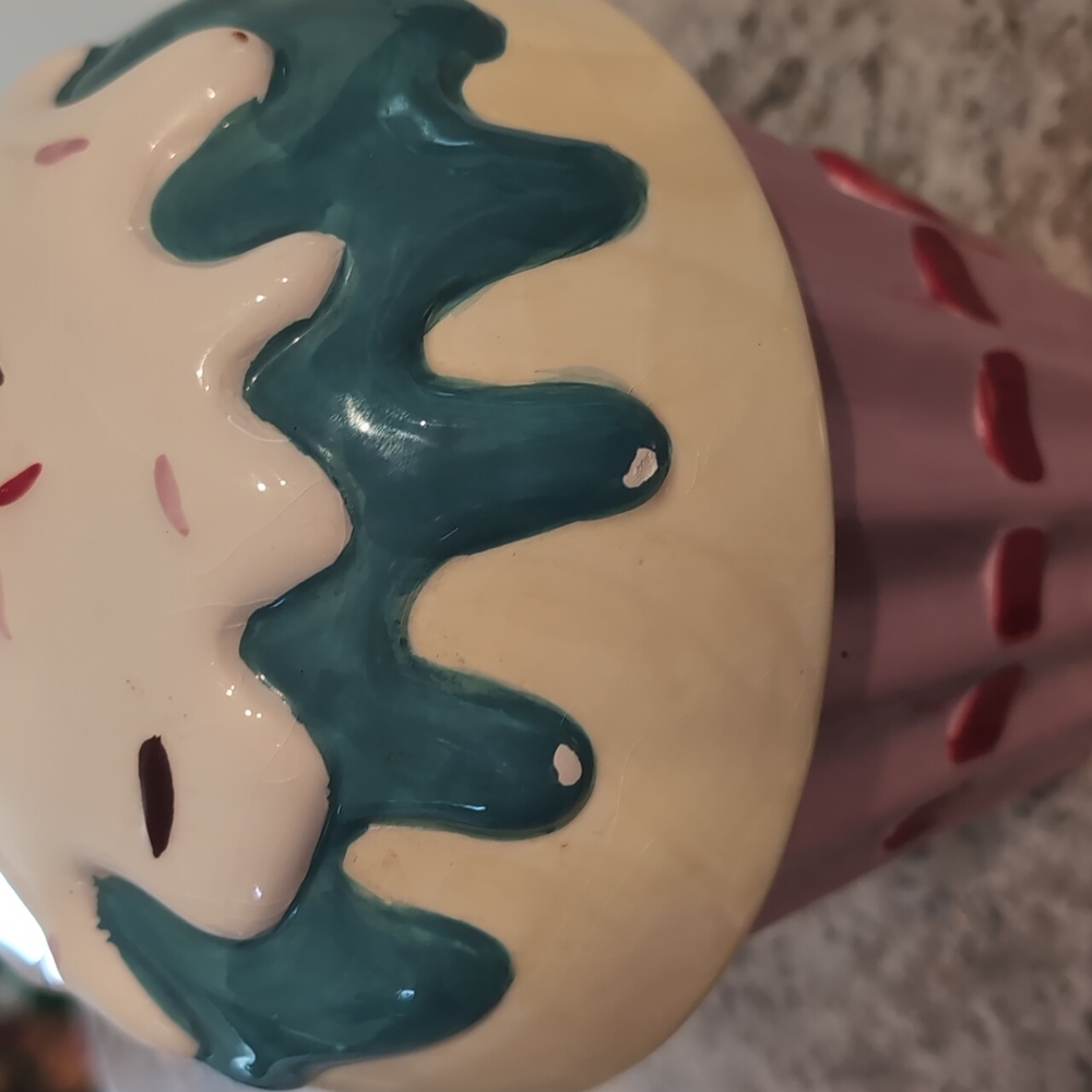 Cupcake cookie jar - Picture 2 of 6